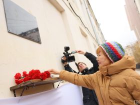 В Якутске открыли мемориальную доску первому директору ГТРК «Саха»