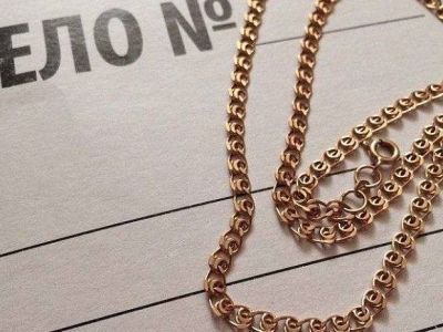 В Якутске молодой человек похитил у матери друга золотую цепь