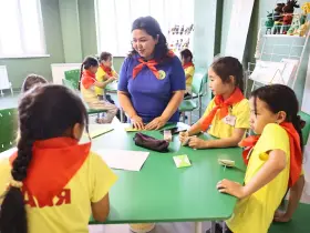 Дмитрий Чернышенко побывал в Якутии в новом здании школы в селе Хатассы