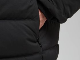 Пуховик с воротником-стойкой и капюшоном