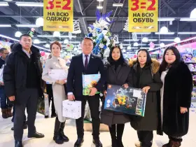 Первый вице-премьер Якутии Дмитрий Садовников присоединился к акции «Ёлка добра»