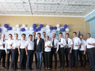 Летчик-космонавт Роман Романенко поздравил выпускников Якутского авиационного училища