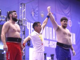 Якутский мас-рестлер Сергей Фролкин стал двукратным абсолютным чемпионом России