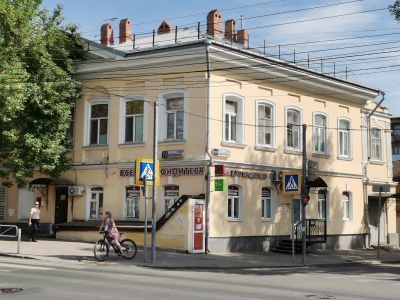 Двухэтажный каменный жилой дом. Классицизм