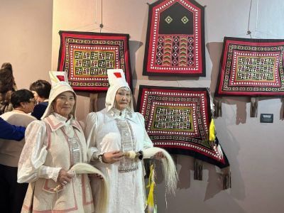 Якутянка рассказала о серебряном браслете, подаренном казахской поэтессой Турсынай Оразбаевой