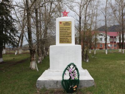 Братская могила партизан