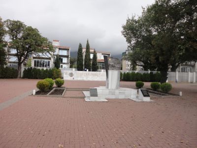 Братская могила моряков торпедных катеров, погибших в боях с фашистскими захватчиками