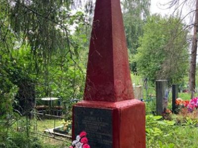 Братская могила сотрудников советских учреждений