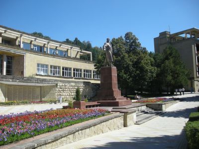 Памятник Г.К.Орджоникидзе