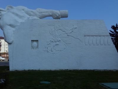 Памятный знак, установленный на линии обороны Малой земли