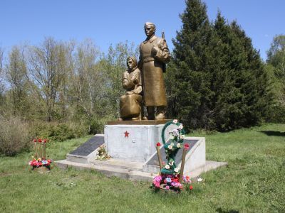 Памятник  землякам, погибшим в годы Великой Отечественной войны (1941-1945 гг.)