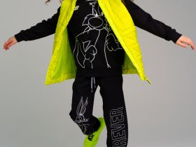 Жилет текстильный с полиуретановым покрытием для девочек