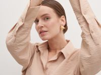 Блузка свободного кроя с отложным воротником