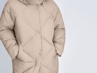 Пуховое пальто с воротником-стойкой и капюшоном