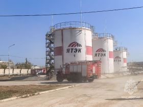 В Якутске прошли учения по тушению пожара на складе жидкого топлива
