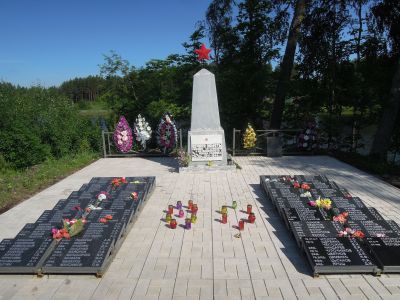 Братская могила воинов Советской Армии, погибших в 1944 г.