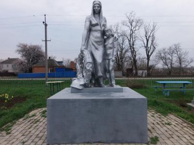 Братская могила красноармейцев, погибших за власть Советов в годы гражданской войны