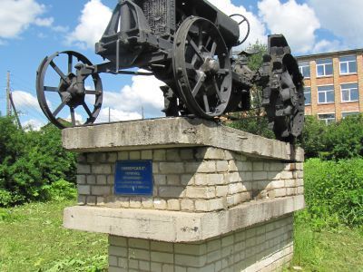 Трактор "Универсал - 2" - первый трактор поступивший в Визингскую МТС в 1931 г.