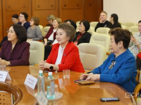 Госнаграды вручили деятелям культуры и искусства Якутии