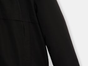 Утепленное пальто со съемным капюшоном