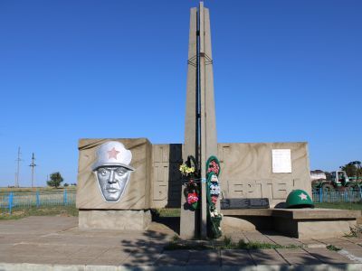 Братская могила советских воинов, погибших в период Сталинградской битвы