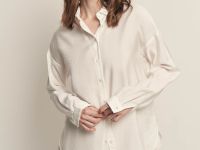 Блузка на пуговицах свободного кроя