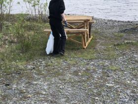 На берегу Восточной Хандыги собрали 12 мешков мусора