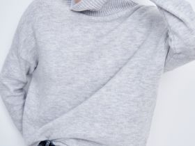 Джемпер свободного кроя с воротником-стойкой