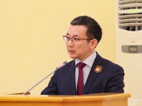 В Якутске с 75-летием поздравили заслуженного экономиста России Владимира Птицына