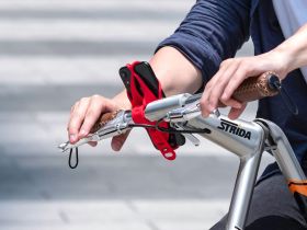 Универсальный держатель смартфона на руль Bone Bike Tie 4 4.7"- 7.2" (красный)
