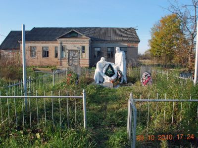 Братское захоронение советских воинов, погибших в 1941-1944 гг.