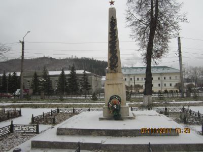 Памятник 27 большевикам