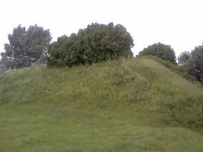 Памятное место, где в июле 1941 г. погибли секретари Хиславичского райкома партии П.М.Зверев и Н.В.Поярков