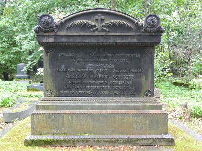 Могила Шуберта Ф.И. (1758-1825), астронома и геодезиста