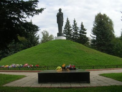 Памятник советским воинам, погибшим в боях с немецко-фашистскими захватчиками за г. Малоярославец в 1941 г., 1975 г.