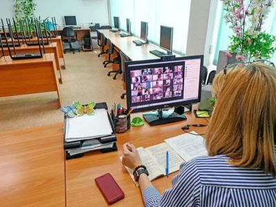 В Олекминском районе Якутии дистанционное обучение продлили еще на неделю