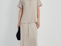 Блузка с коротким рукавом и воротником-стойкой