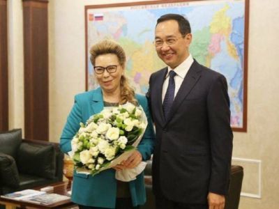 Глава Якутии Айсен Николаев поздравил депутата Госдумы Галину Данчикову с юбилеем