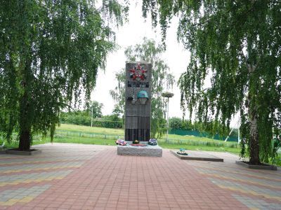 Братская могила советских воинов, погибших в боях с фашистскими захватчиками в 1943 году. Захоронен 41 человек, установлены имена 8 человек