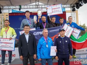 Сотни якутян в национальной одежде пробежали на марафоне Олонхо