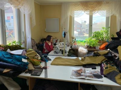 Многодетная мама из Якутии построила бизнес на пошиве одежды