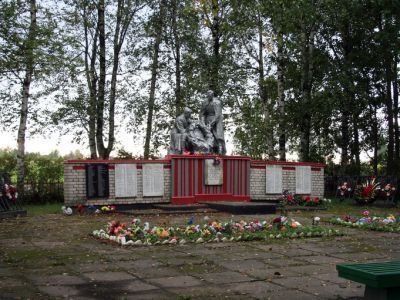 Братское захоронение советских воинов, погибших в 1919 г., и 1941-1944 гг.