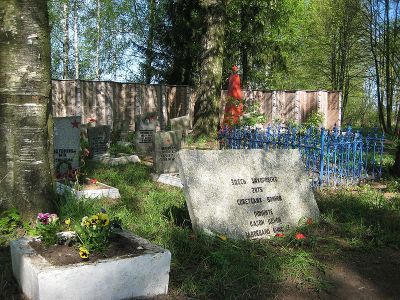 Братская могила воинов Советской Армии, погибших в 1944 г.