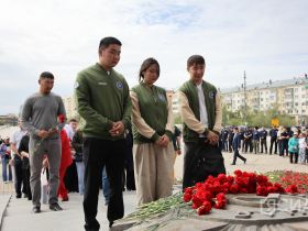 В Якутске провели траурный митинг, посвященный Дню памяти и скорби