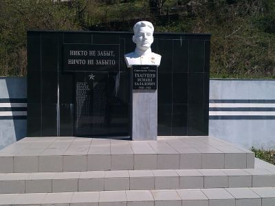 Памятник Герою Советского Союза И.Х. Тхагушеву и землякам, погибшим в годы Великой Отечественной войны