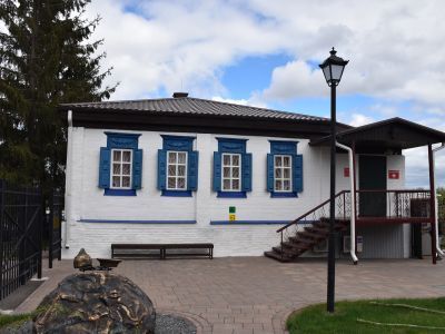 Дом, в котором 19 ноября 1919 г. проходило первое заседание штаба I-ой Конной Армии. В доме - музей I-ой Конной Армии