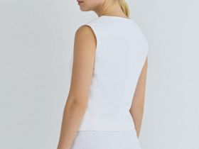 Жилет с ассиметричной застёжкой на пуговицы, Белый