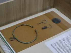 Предметы из захоронений потомков Тыгын Дархана показали в Якутске