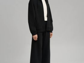 Толстовка объемного кроя из футера