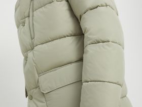 Пальто утепленное с воротником-стойкой